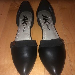 AK SPORT BLACK POINTED TOE FLATS